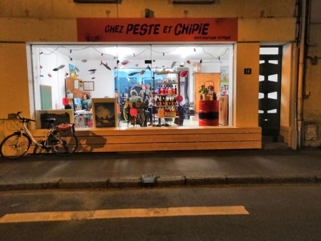 CHEZ PESTE ET CHIPIE